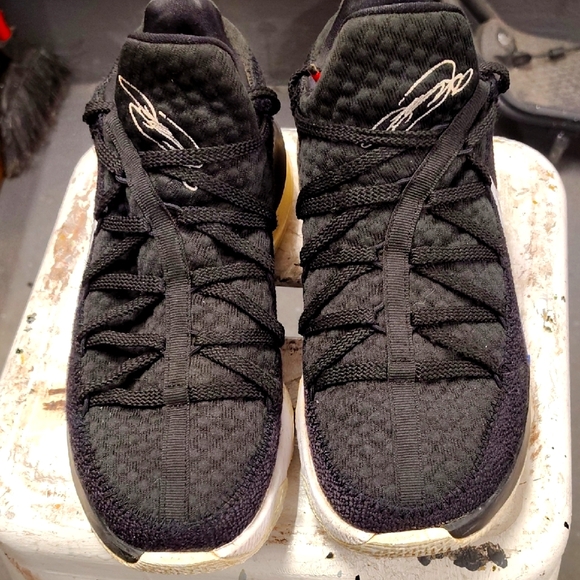 Nike Black Athletic Sneakers - Picture 1 of 4